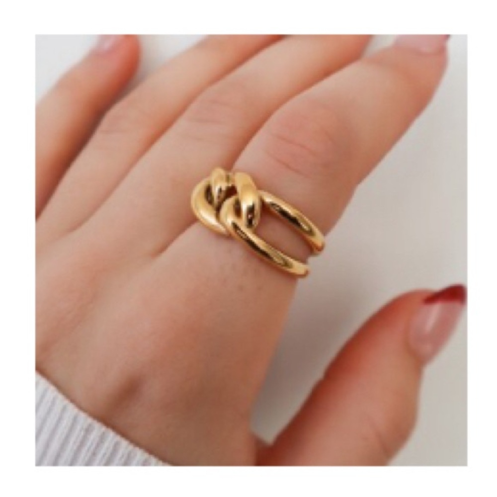 Elegant 18k Gold Ring (Waterproof)